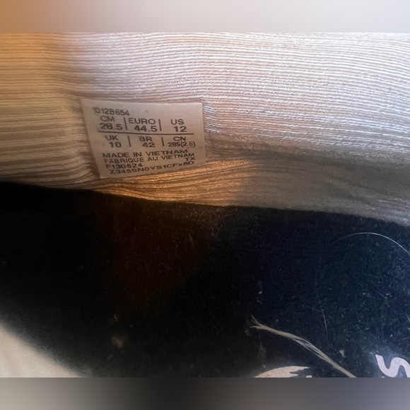 ASICS Novablast 4 Women’s Size 12 worn twice - Picture 3 of 3